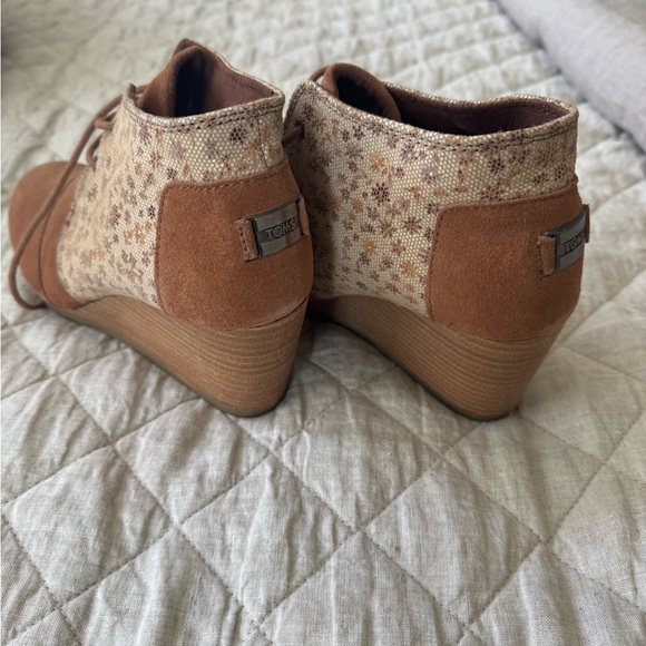 Toms Shoes - TOMS Women's Tan Wedge Booties